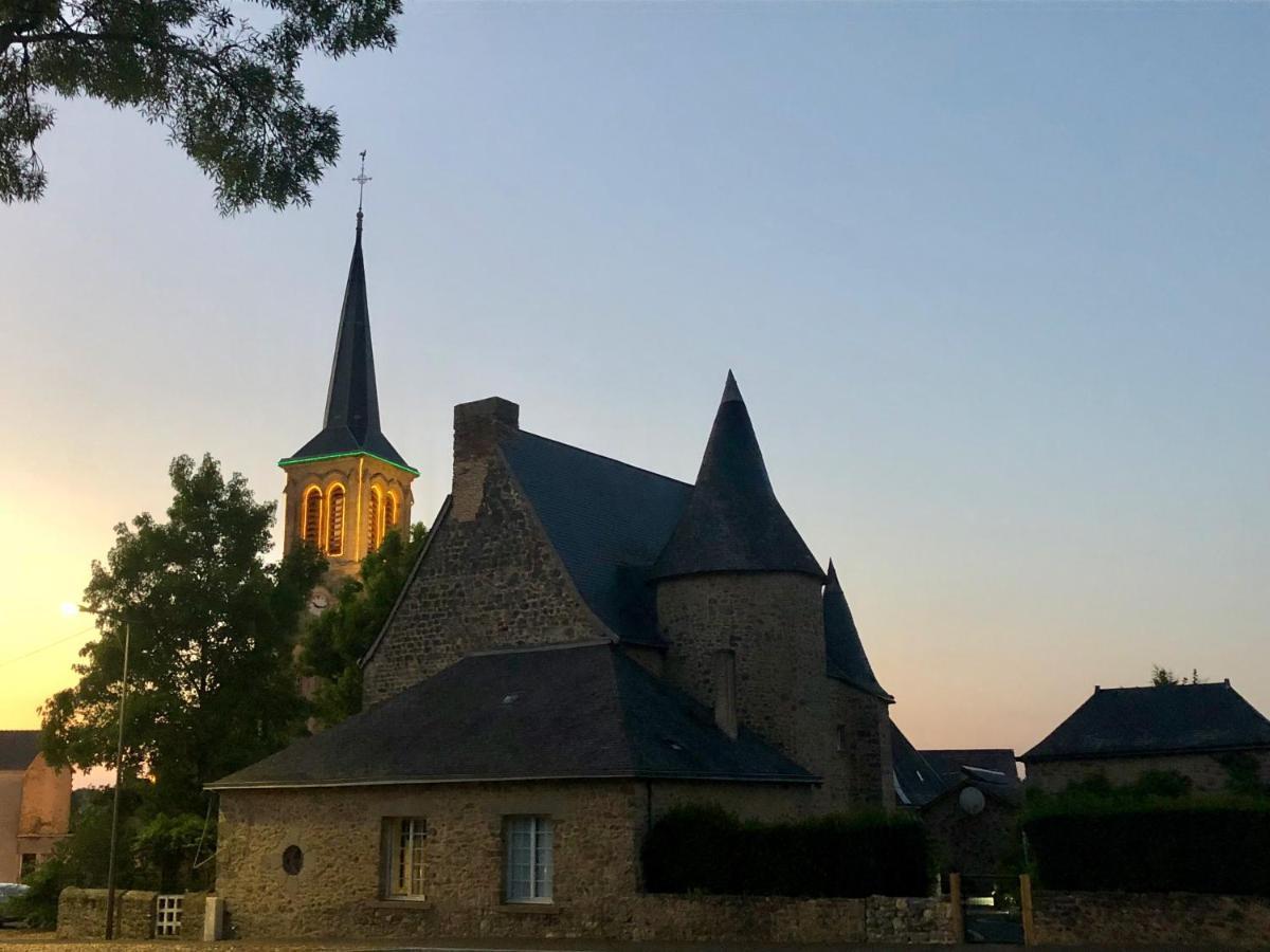 Bed and Breakfast Manoir De La Grand'Cour Soulge-sur-Ouette Экстерьер фото